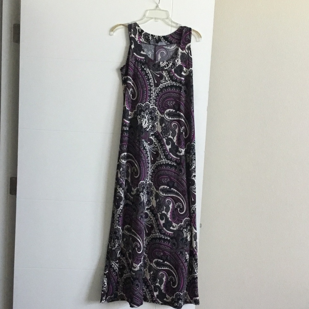 Sleeveless Purple Paisley Maxi Dress with Scoop Neck